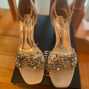 Gorgeous shoes with rhinestone’s